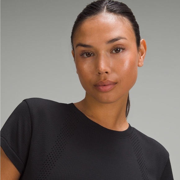 Lululemon Train to Be Short-Sleeve Shirt in White Size 6 Breathable Training Top - Picture 7 of 8